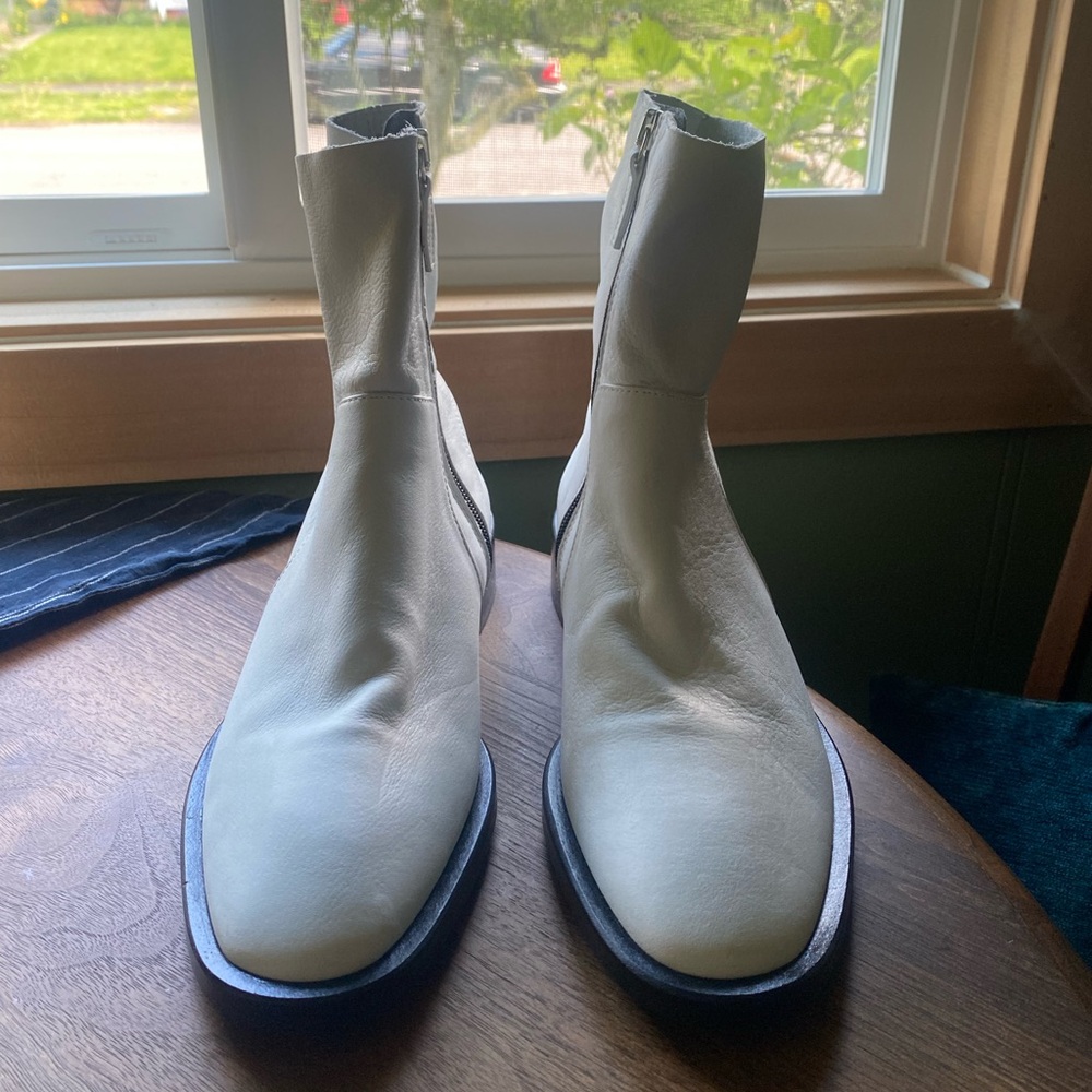 Topshop white leather boots, size 39 (US 8.5)